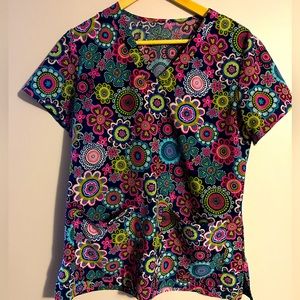 Women’s medium scrub top
